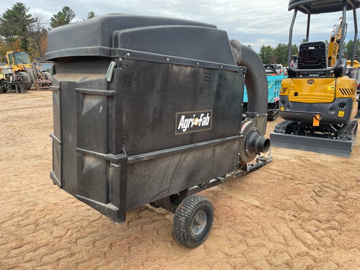 #1015-•-agri-fab-lawn-vacuum-and-chipper-shredder-image-3