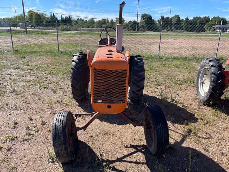 #1950-•-allis-chalmers-b-wide-tractor-image-2
