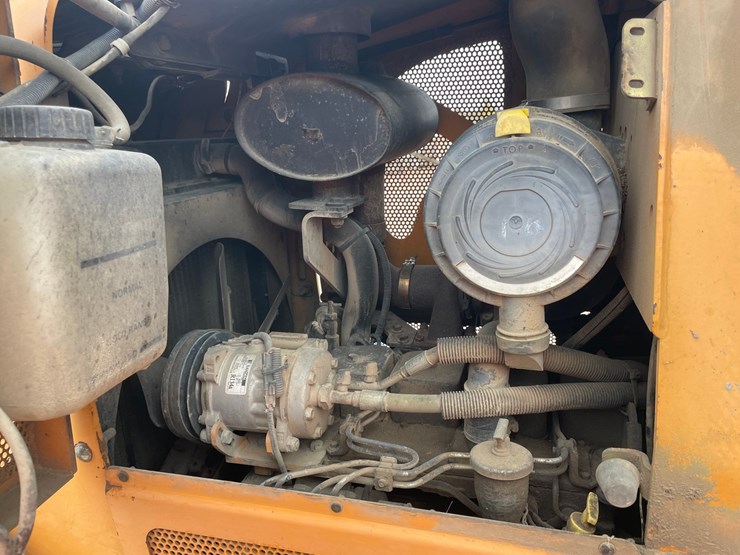 #1851-•-2004-case-650k-dozer-image-21