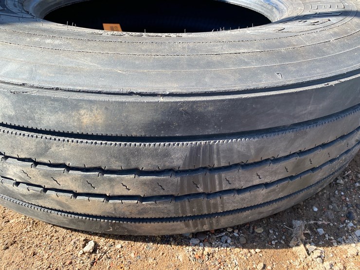 #6967-•-(1)-goodyear-g662-rsa-11r22.5-commercial-truck-tire-image-2