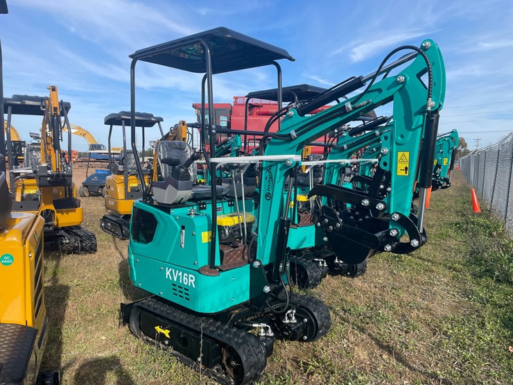 #3227-•-2026-cfg-kv16r-mini-excavator-image-2