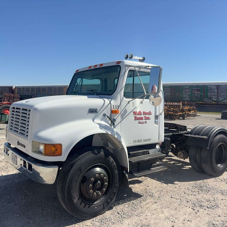 1999 International 4900 day cab truck, DT466E engine, 4x2, automatic transmission, 30,852 miles, single axle, 11R22.5 tires, 5th wheel and gooseneck ball hitch, W.B: 140, VIN# 1HSSDAAN9XH641471