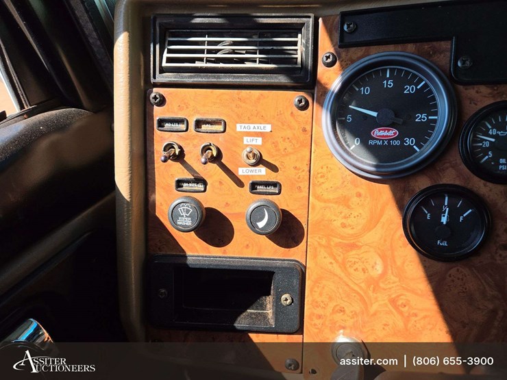 2006-peterbilt-335-image-31