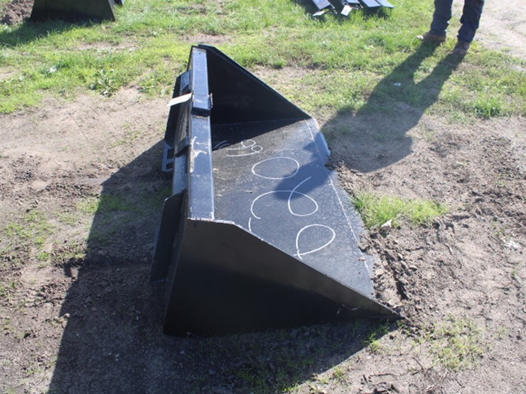 #620-•-66in-bucket-with-single-blade-image-2