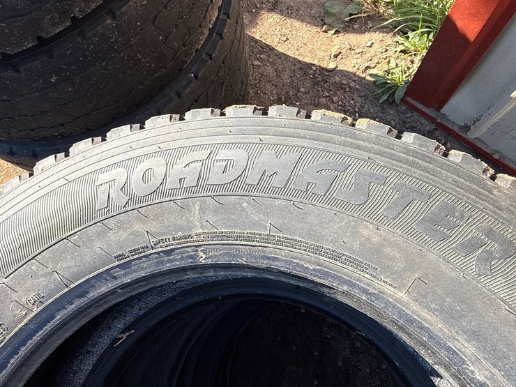 #6965-•-(4)-commercial-truck-tires-image-6