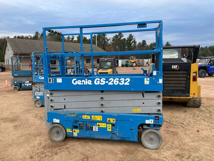 #1901-•-2016-genie-gs2632-electric-scissor-lift-image-4