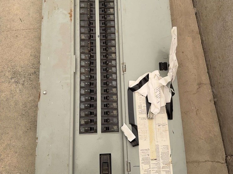 electrical-box-with-fuses-inside-image-2