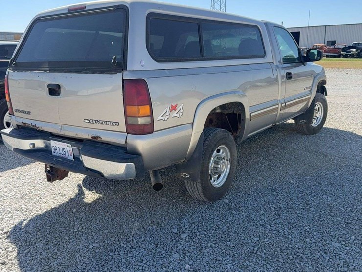 2002-chevrolet-silverado-2500-hd,-4x4,-cloth-interior,-single-cab,-camper-shell,-reese-hitch,-215,438-miles,-vin#-1gchk24u31e235020-image-3