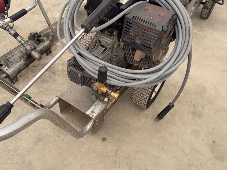 2018-mi-t-m-pressure-washer-3500-psi,-model-ca35041mah,-gas,-comes-with-hose-&-wand,-s/n--2615573-image-4
