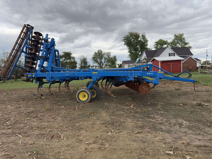 landoll-2211-13-disc-chisel,-walking-tandems,-13-shank,-3-hyd-outlets,-20''-disc-blades,-s/n--25h1000136-image-9