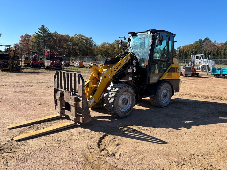 #1894-•-2023-gehl-al550-wheel-loader-image-1