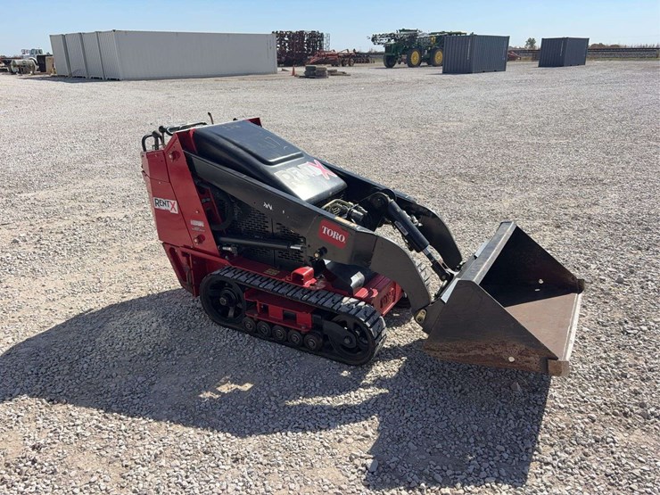 2023-toro-tx427-tracked-dingo-model-22321,-570-hours,-gas-engine,-comes-with-36”-smooth-bucket,-s/n--415182435-image-1