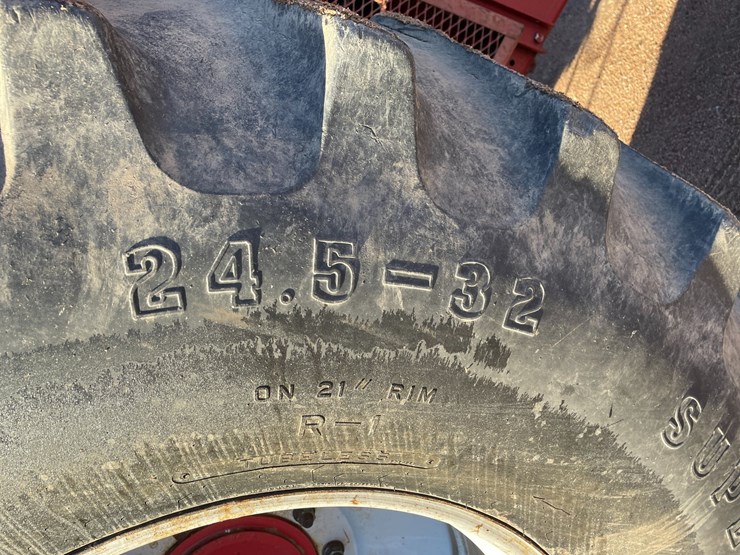 #1898-•-1991-ih-1660-axial-flow-combine-image-18