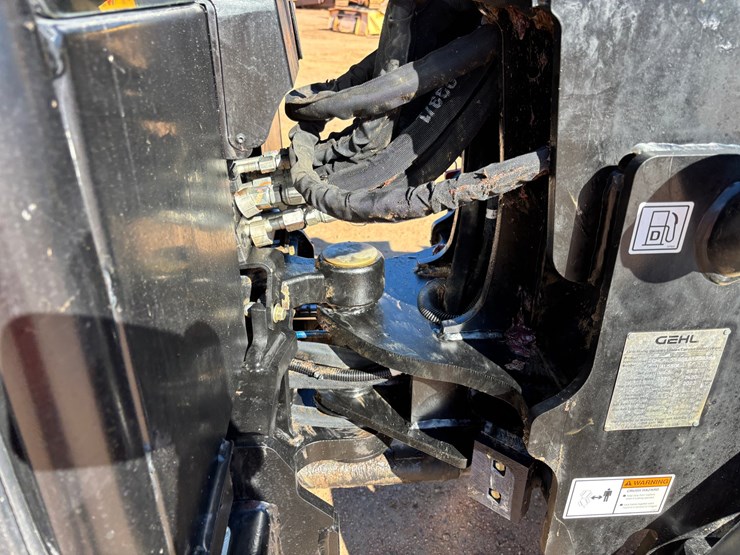#1894-•-2023-gehl-al550-wheel-loader-image-19