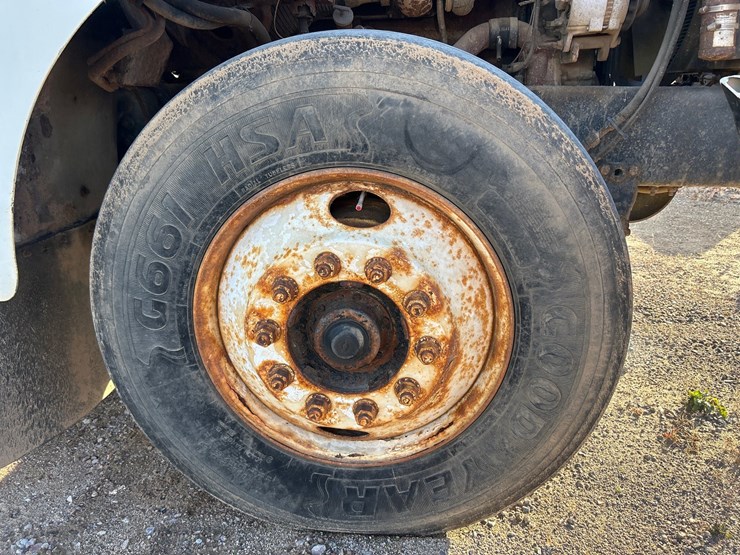 #6903-•-1995-volvo-gm-wg64t-tandem-axle-day-cab-semi-tractor-(has-wi-title)-image-40