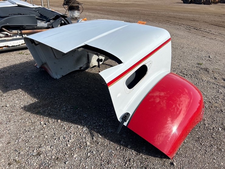 #6944-•-(1)-semi-truck-hood-assembly-image-5