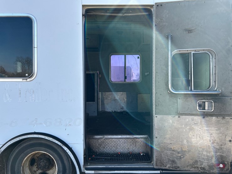 #6934-•-1992-computer-designed-chassis-1300-stoughton-step-van-(has-wi-title)-image-20