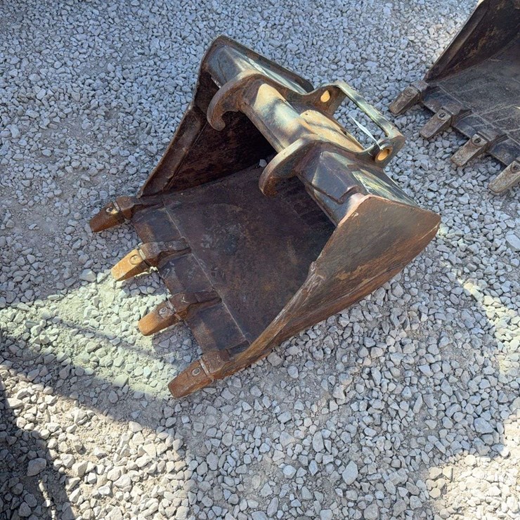 Bobcat 24” Tooth Excavator Bucket