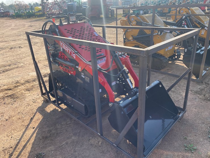 #3240-•-agt-ysrt14-skid-steer-loader-image-3
