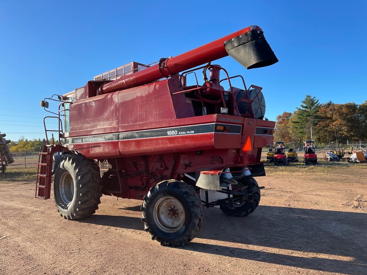 #1898-•-1991-ih-1660-axial-flow-combine-image-9