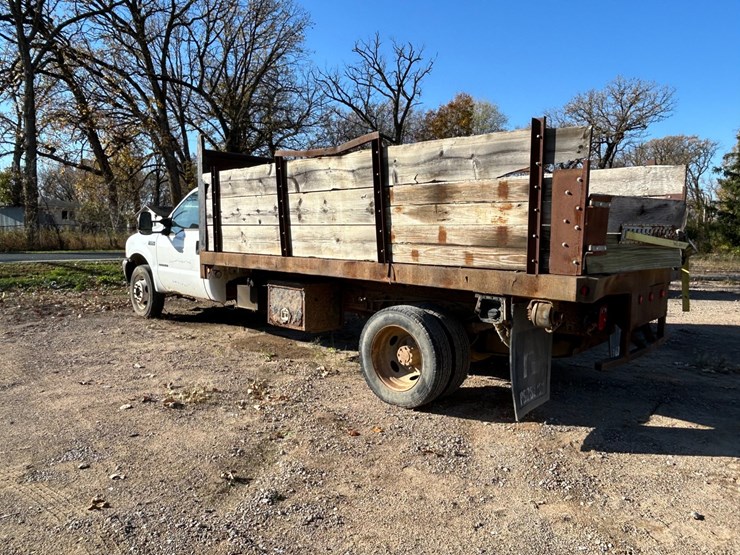 #6935-•-2000-ford-f-550-super-duty-stake-bed-dump-truck-(has-wi-title)-image-3