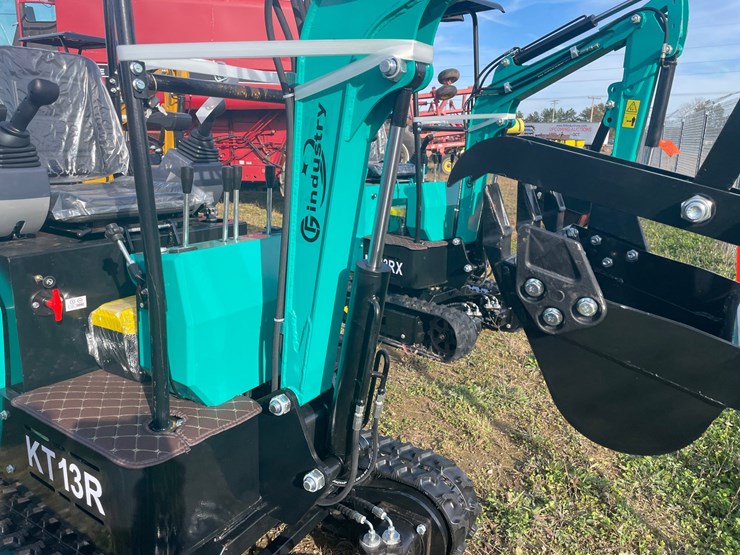 #3233-•-2026-cfg-kt13r-mini-excavator-image-5
