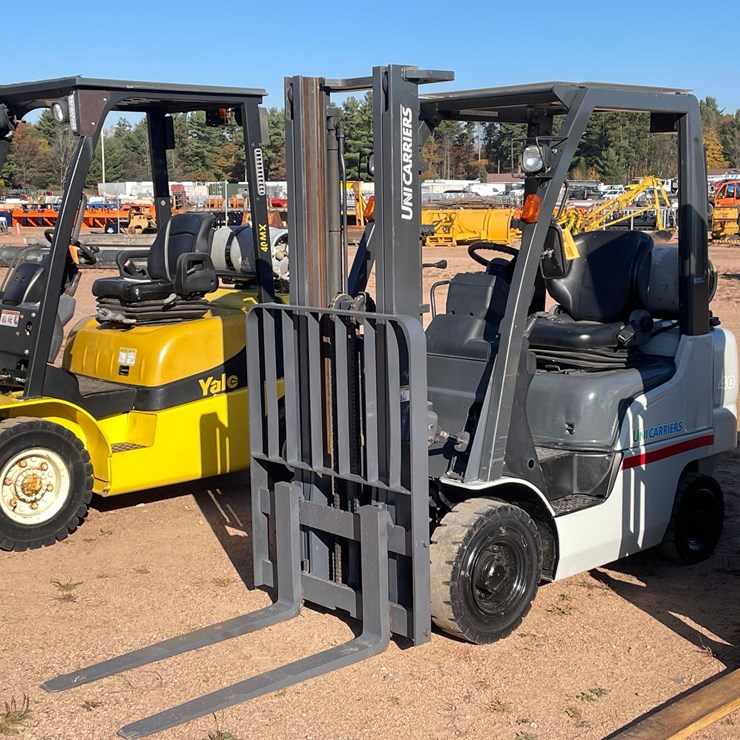 #1885 • UniCarrier 40 LP Forklift