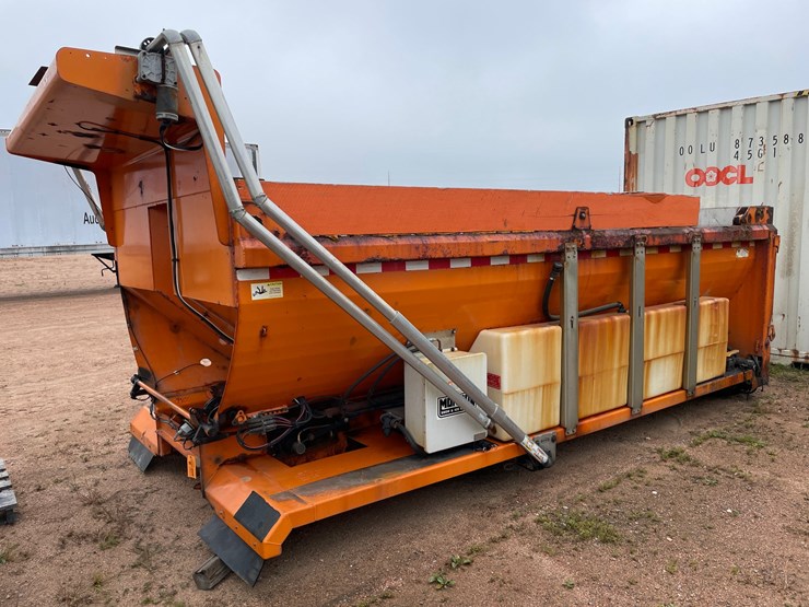 #3729-•-16'-salter-and-sand-box-with-conveyor-bottom-image-2