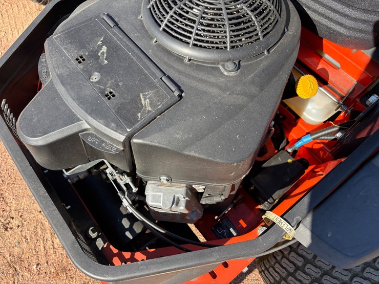#1926-•-kubota-z122r-zero-turn-lawn-mower-image-19