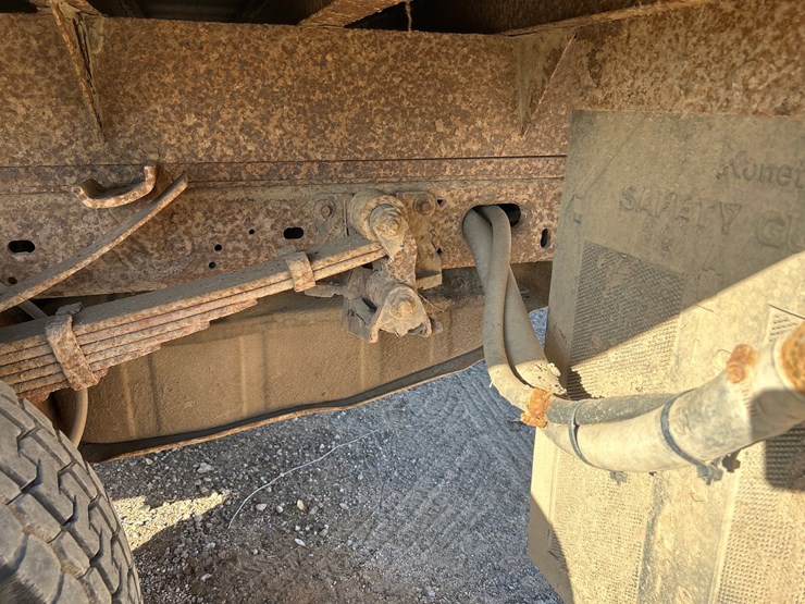 #6935-•-2000-ford-f-550-super-duty-stake-bed-dump-truck-(has-wi-title)-image-42