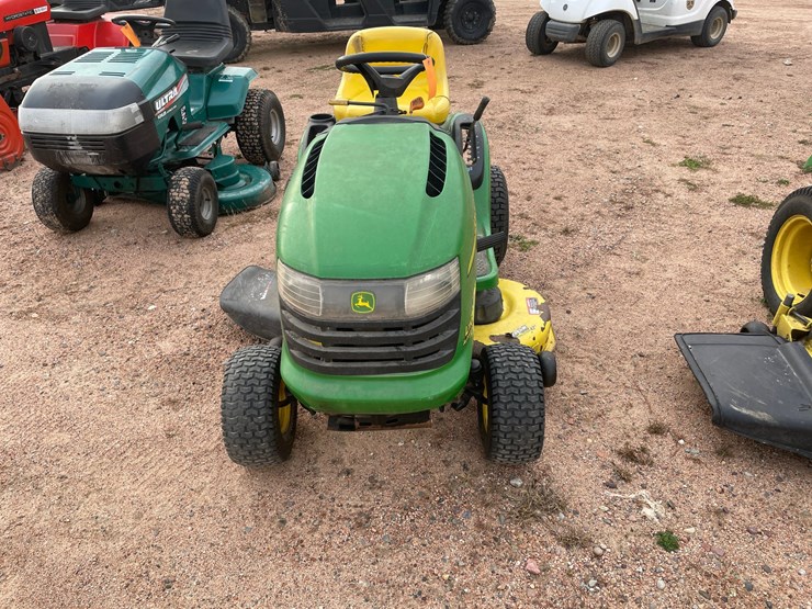 #1930-•-200-john-deere-l110-riding-lawn-mower-image-2