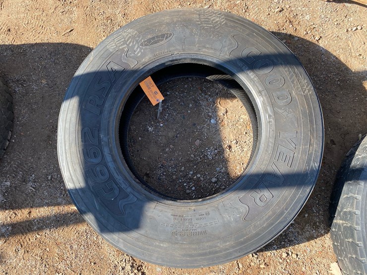 #6967-•-(1)-goodyear-g662-rsa-11r22.5-commercial-truck-tire-image-3