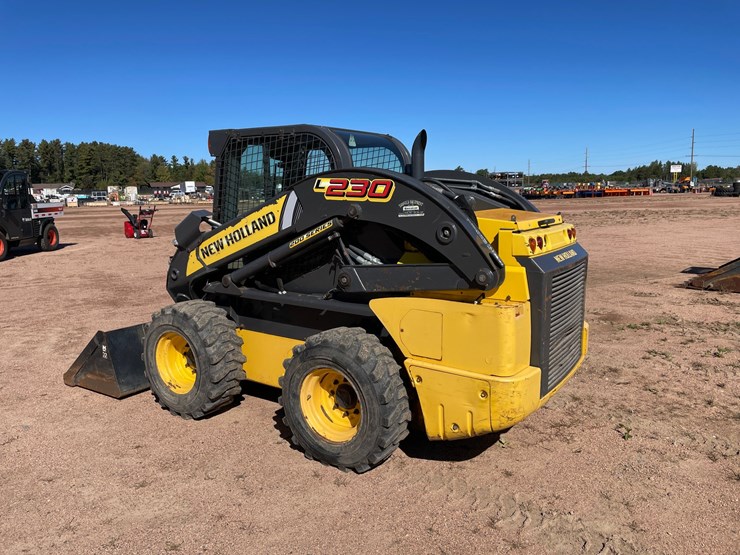 #1959-•-2015-new-holland-l230-skid-steer-image-3