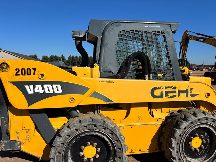 #1086-•-2016-gehl-v400-skid-steer-with-bucket-image-15