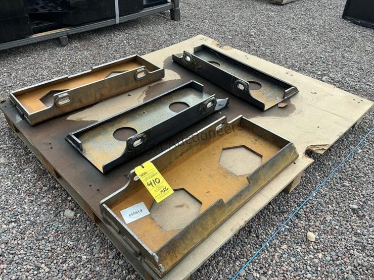 (3)-stand-up-skid-steer-mounting-plates-image-1
