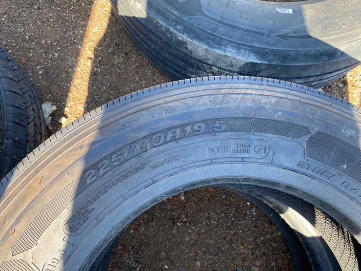 #6969-•-(2)-roadmaster-rm170+-225/70r19.5-commercial-truck-tires-image-4