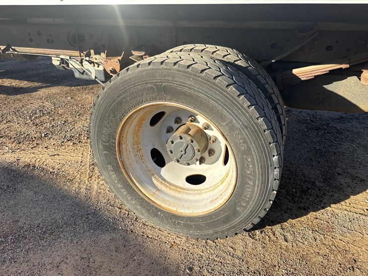 #6900-•-2017-ford-super-duty-xl-box-truck-(wi-title-in-delay)-image-8
