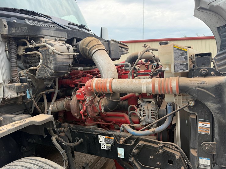 2020-kenworth-t680-image-10