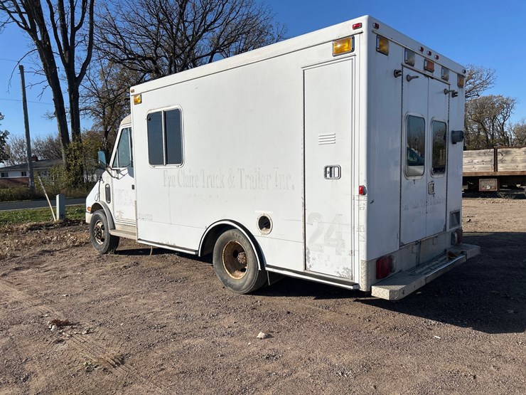 #6934-•-1992-computer-designed-chassis-1300-stoughton-step-van-(has-wi-title)-image-3