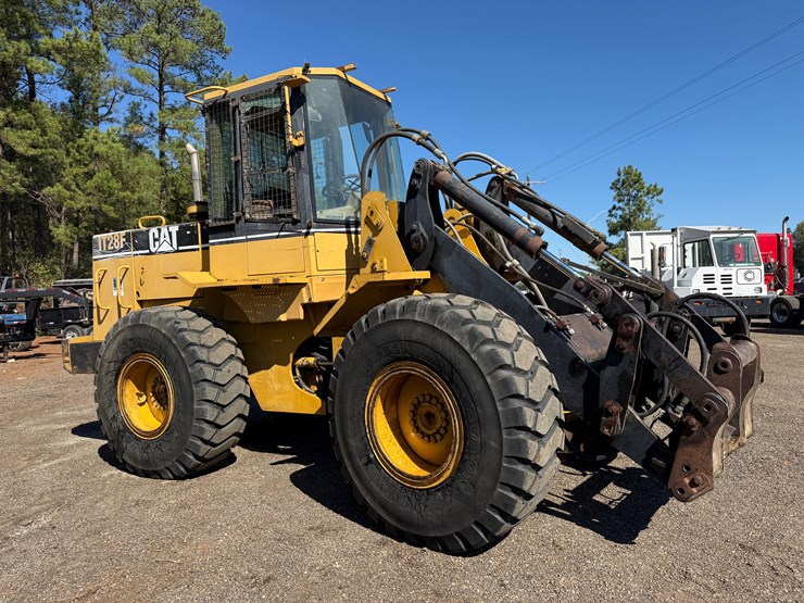 caterpillar-it28f-image-2