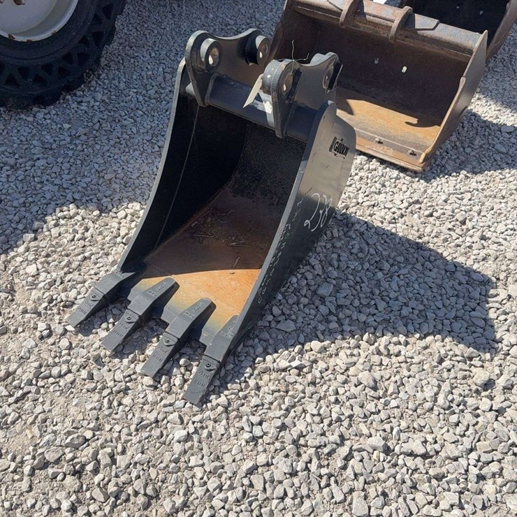 Two-Pin 18” Tooth Excavator Bucket