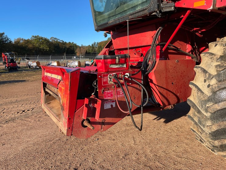 #1898-•-1991-ih-1660-axial-flow-combine-image-13