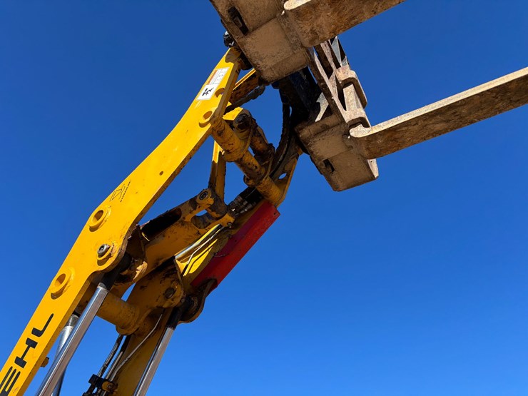 #1894-•-2023-gehl-al550-wheel-loader-image-26