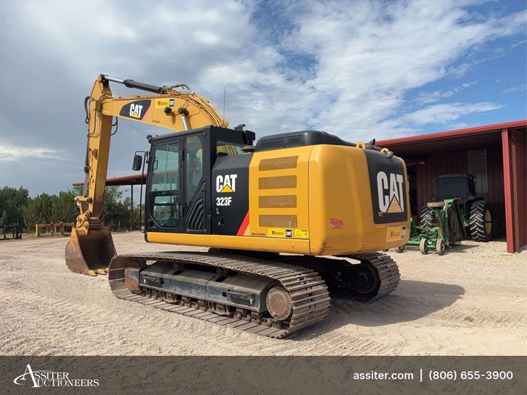 2017-caterpillar-323-image-4