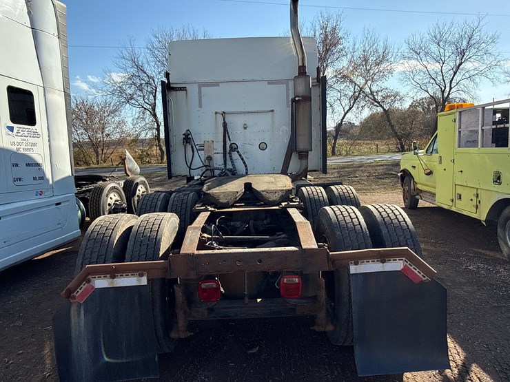 #6906-•-2002-international-9200i-sleeper-semi-truck-tractor-(has-wi-title)-image-5