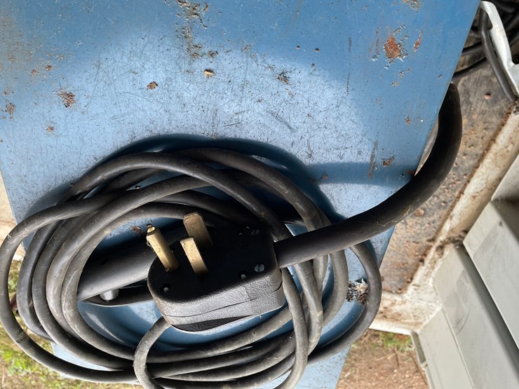 #5200-•-miller-225-welder-on-cart-image-4