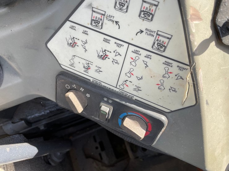 #1074-•-2014-bobcat-t650-tracked-skid-steer-image-44