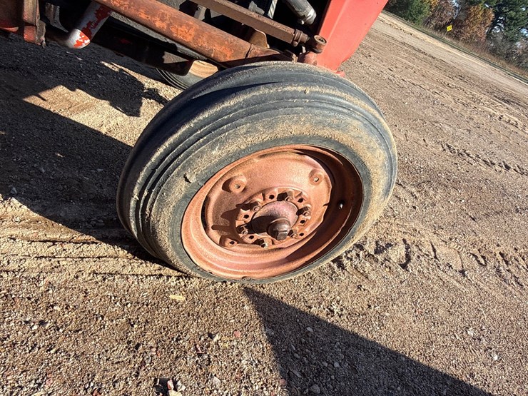 #6926-•-ford-tractor-image-17
