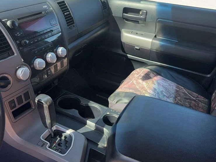 2013-toyota-tundra-srs,-5.7l/v8-iforce,-4wd,-reese-hitch,-4-door,-cloth-interior-power-lock/windows/seat,-250,027-miles,-vin#-5tfuw5f11cx231515-image-17