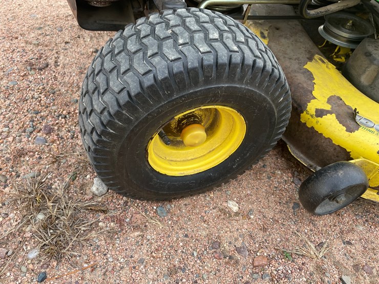 #1011-•-200-john-deere-l110-riding-lawn-mower-image-11